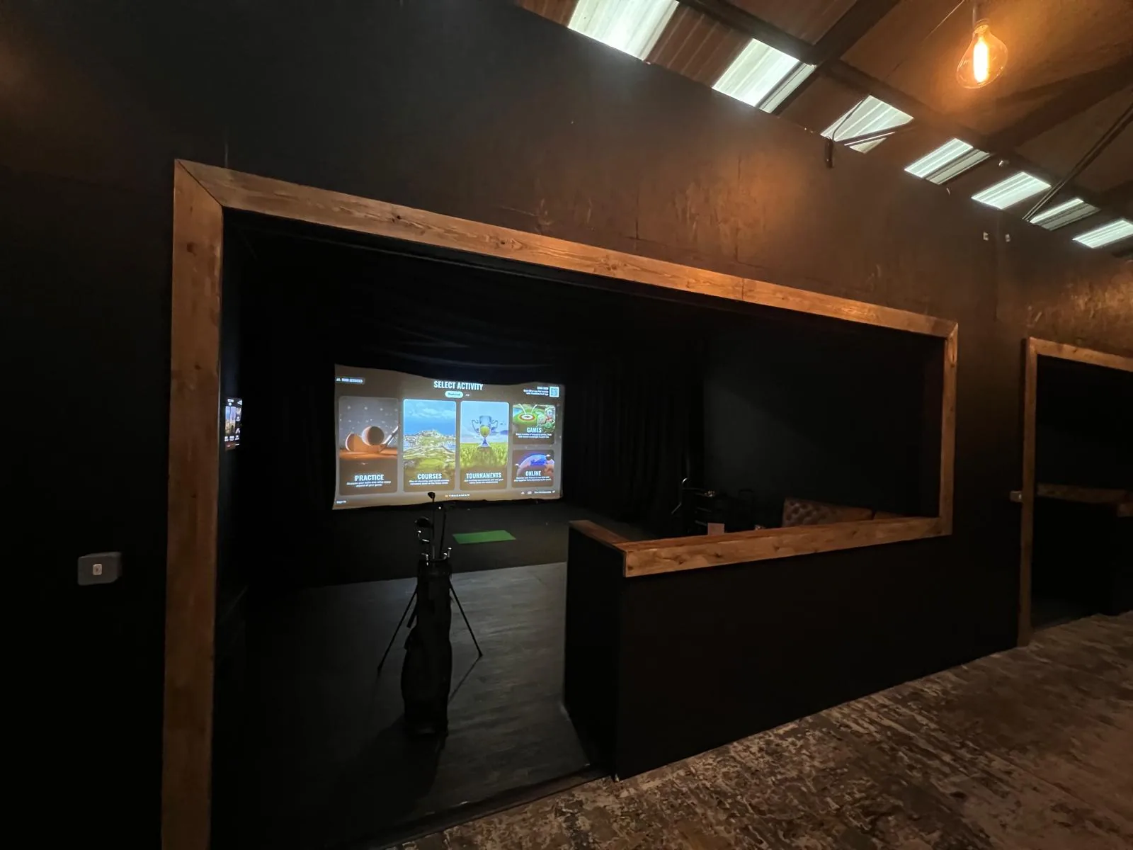 Bar & sourdough pizza at Fliers Indoor Golf, Liverpool